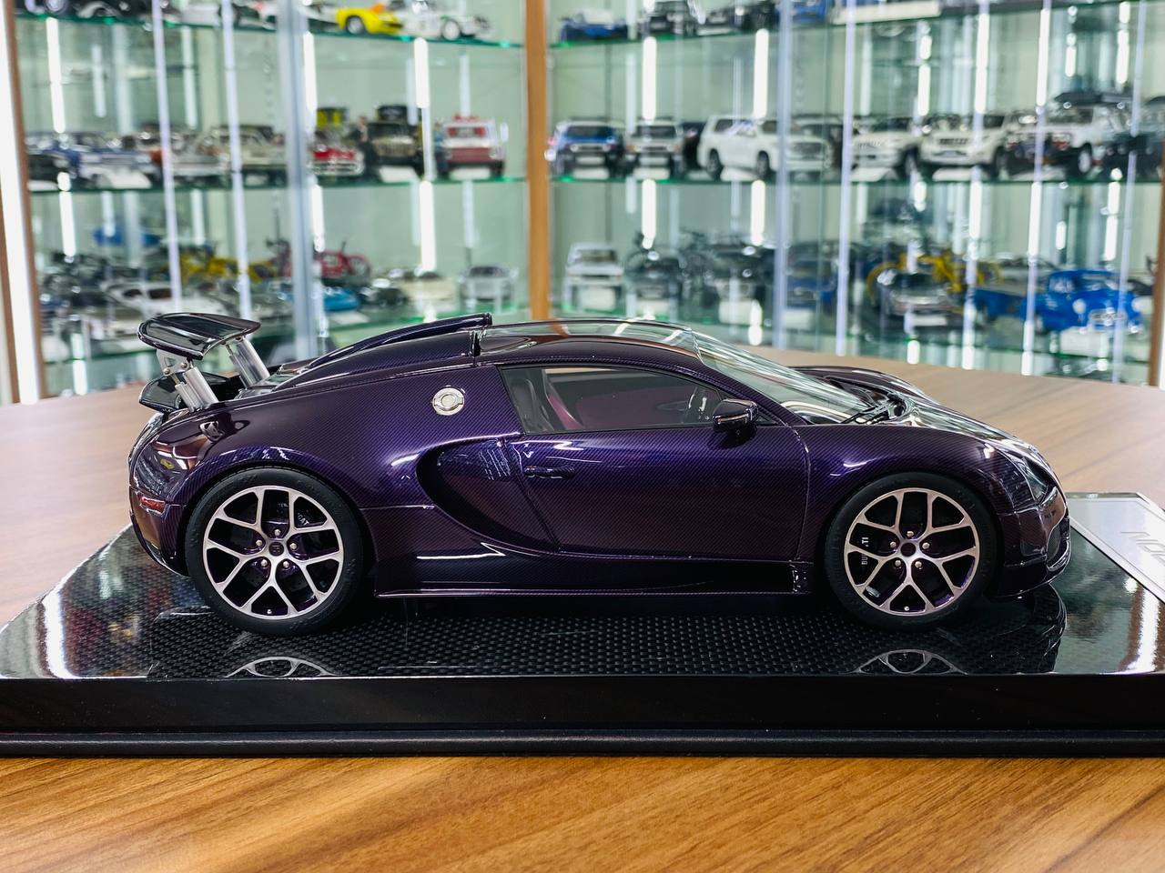 1/18 Resin Model - H&H Bugatti Veyron in Purple Carbon, Limited to 10 Pieces