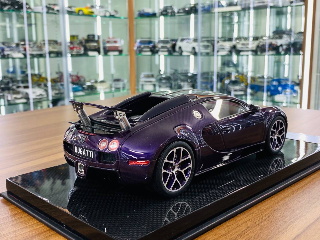 1/18 Resin Model - H&H Bugatti Veyron in Purple Carbon, Limited to 10 Pieces