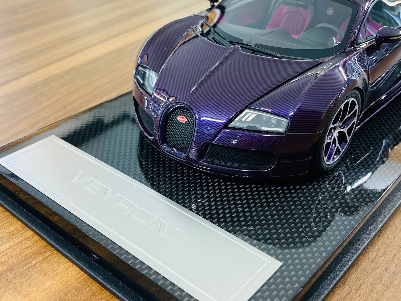 1/18 Resin Model - H&H Bugatti Veyron in Purple Carbon, Limited to 10 Pieces