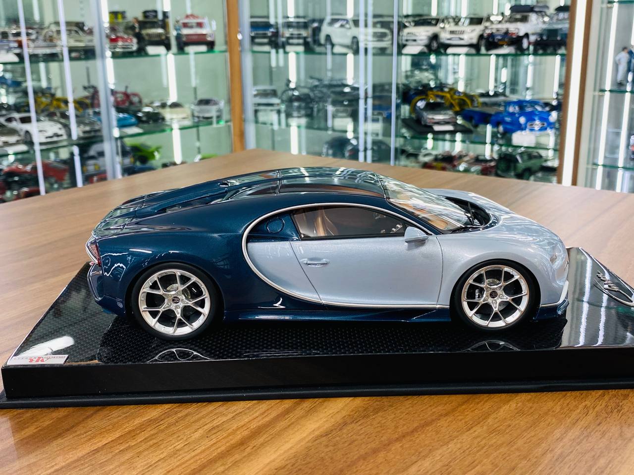 1/18 Resin - MR Collection Bugatti Chiron in Grey/Blue, Limited to 499 Pieces