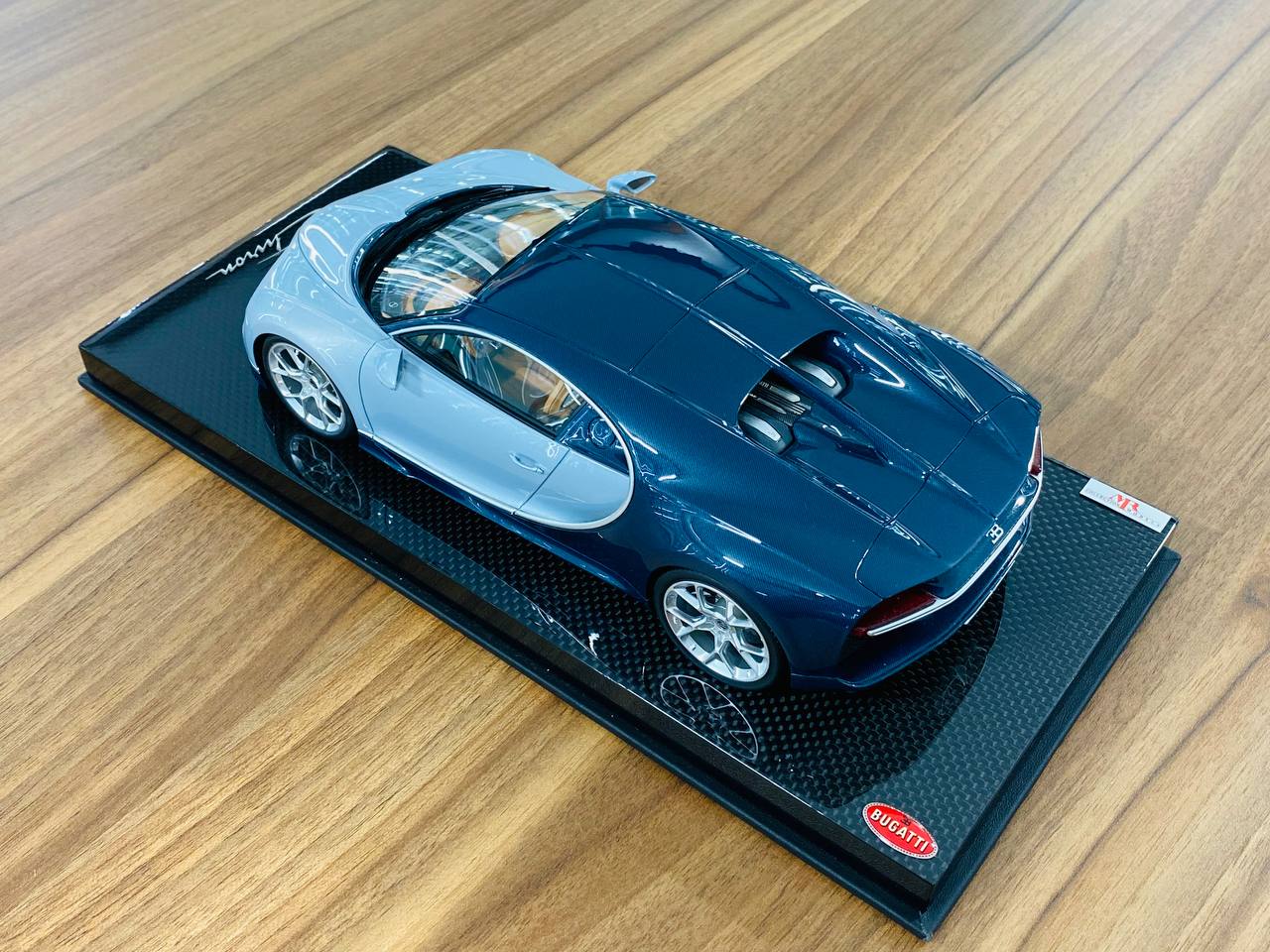 1/18 Resin - MR Collection Bugatti Chiron in Grey/Blue, Limited to 499 Pieces