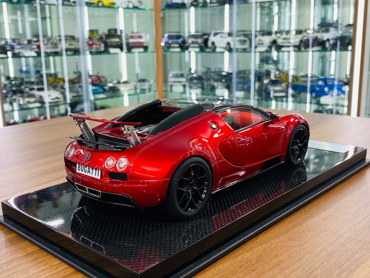 1/18 Resin - H&H Bugatti Veyron Grand Sport Vitesse 16.4 in Pearl Red, Limited to 10 Pcs