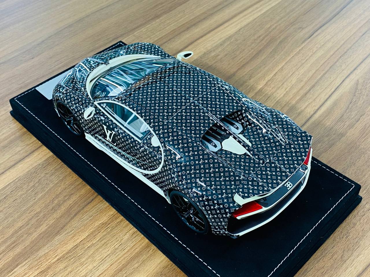 1/18 Resin - H&H Bugatti Chiron Sport LOUIS VUITTON in Fashion Style III LV Decal, Limited to 30 Pcs