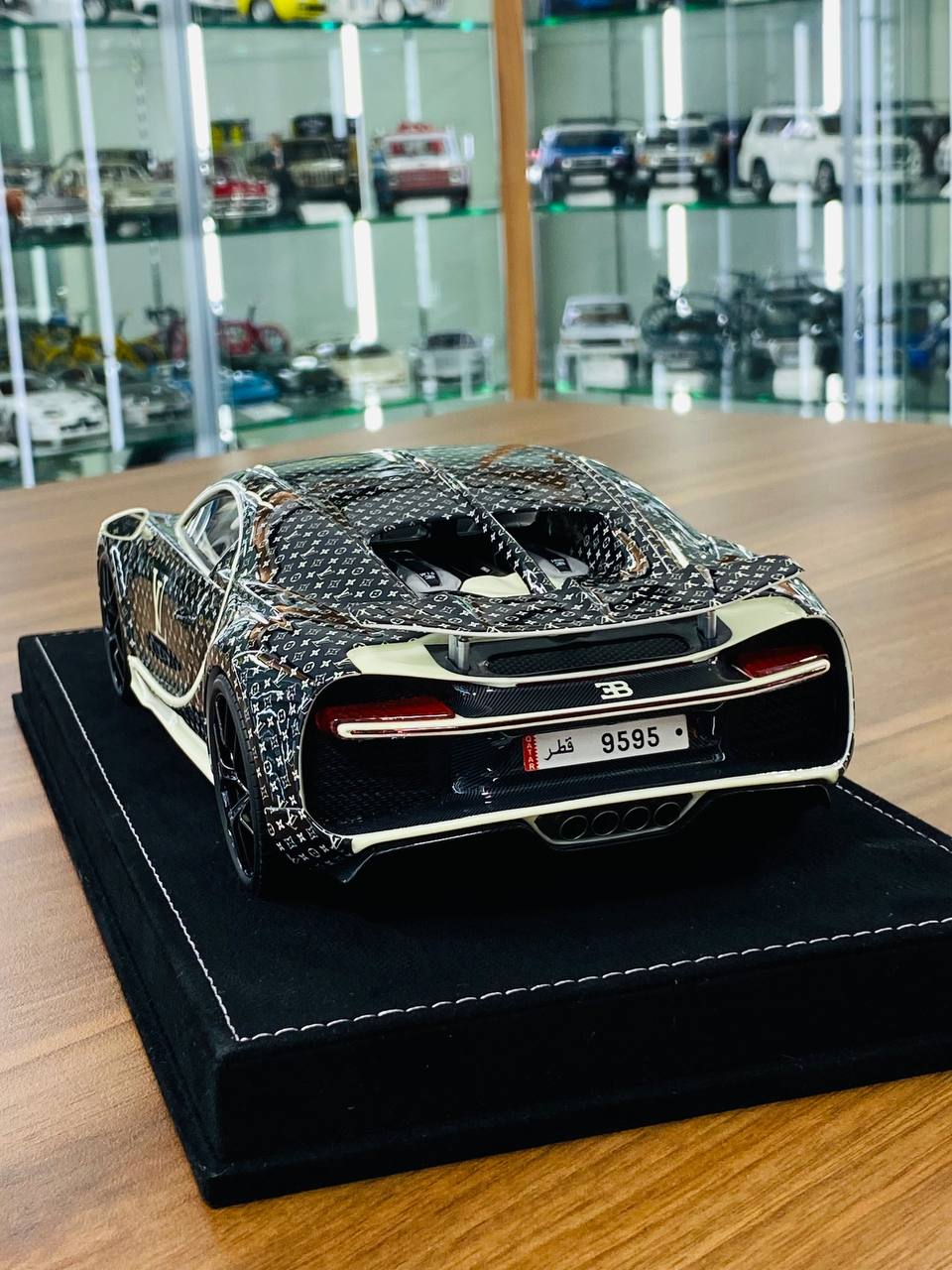 1/18 Resin - H&H Bugatti Chiron Sport LOUIS VUITTON in Fashion Style III LV Decal, Limited to 30 Pcs