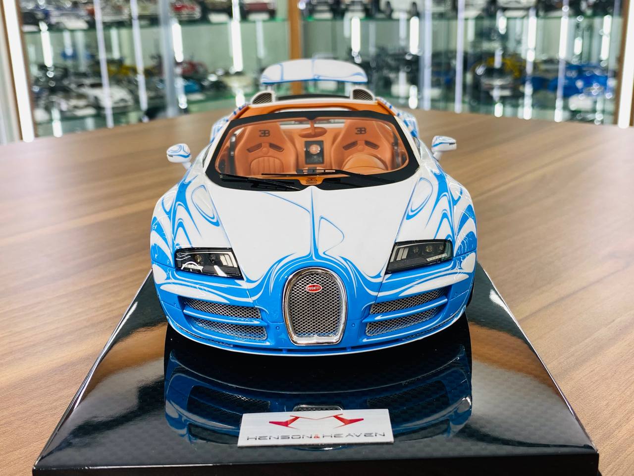 1/18 Resin - H&H Bugatti Veyron Grand Sport Vitesse 16.4 in White/Blue Brown, Limited to 66 Pieces