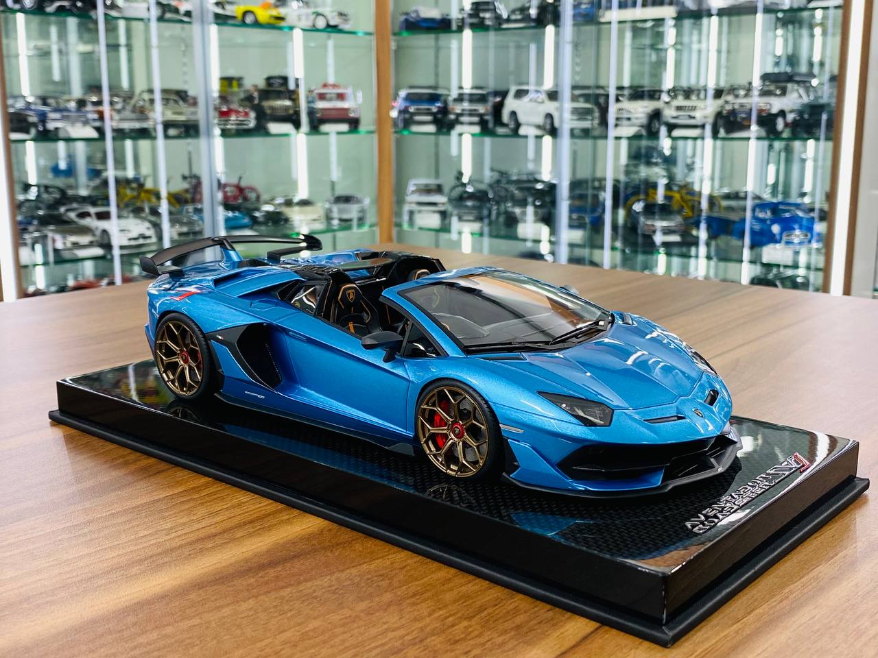 1/18 Resin Model MR Collection Lamborghini Aventador Roadster SVJ Blue