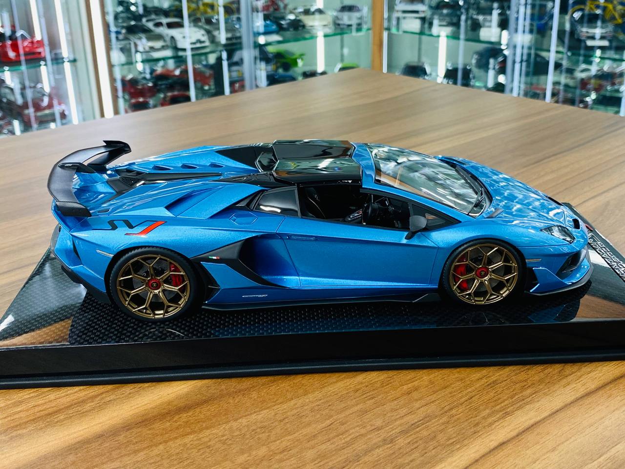 1/18 Resin Model MR Collection Lamborghini Aventador Roadster SVJ Blue