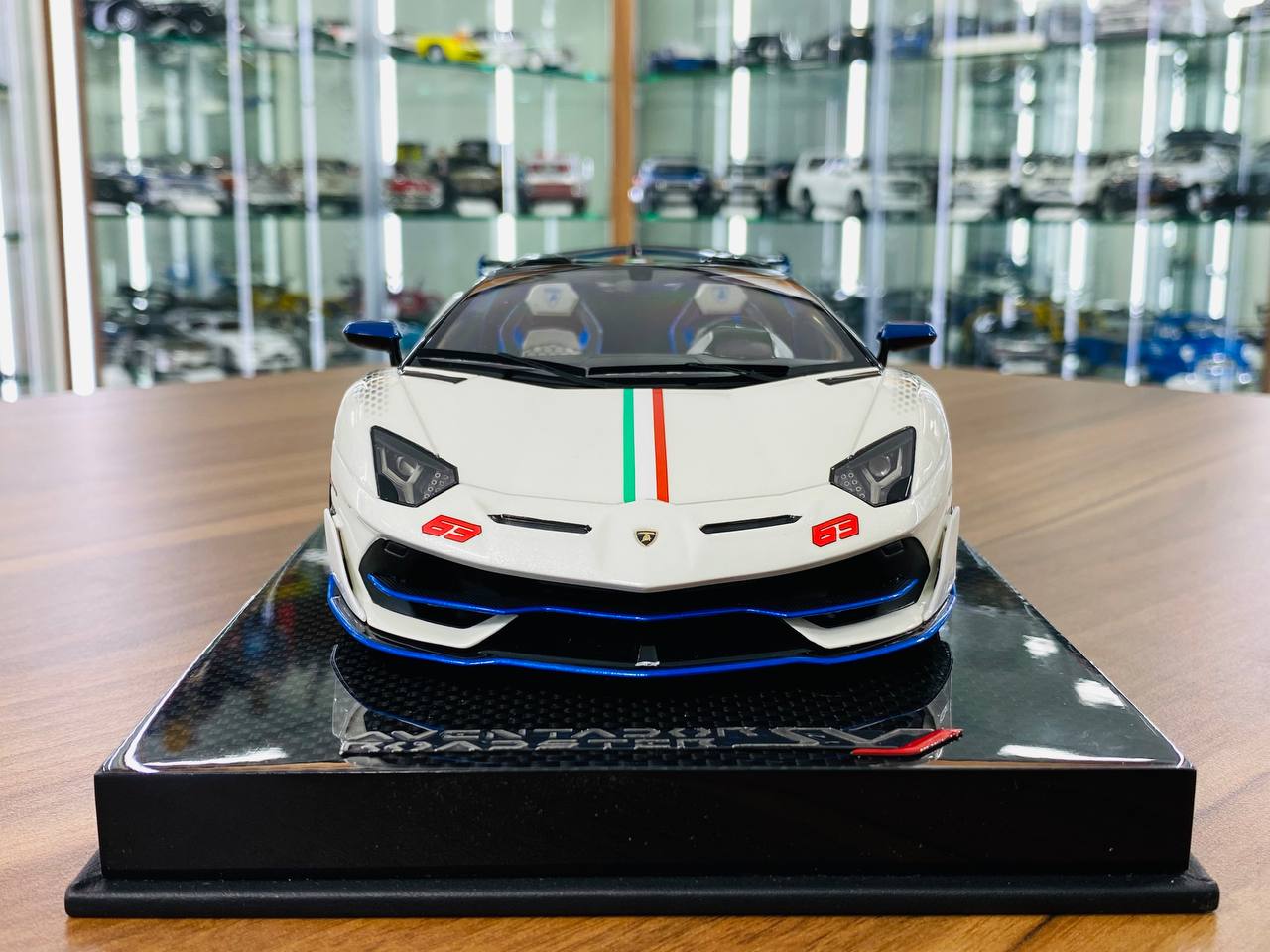 1/18 Resin Model MR Collection Lamborghini Aventador Roadster SVJ #63 White/Italy Flag