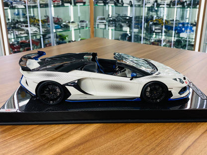 1/18 Resin Model MR Collection Lamborghini Aventador Roadster SVJ #63 White/Italy Flag