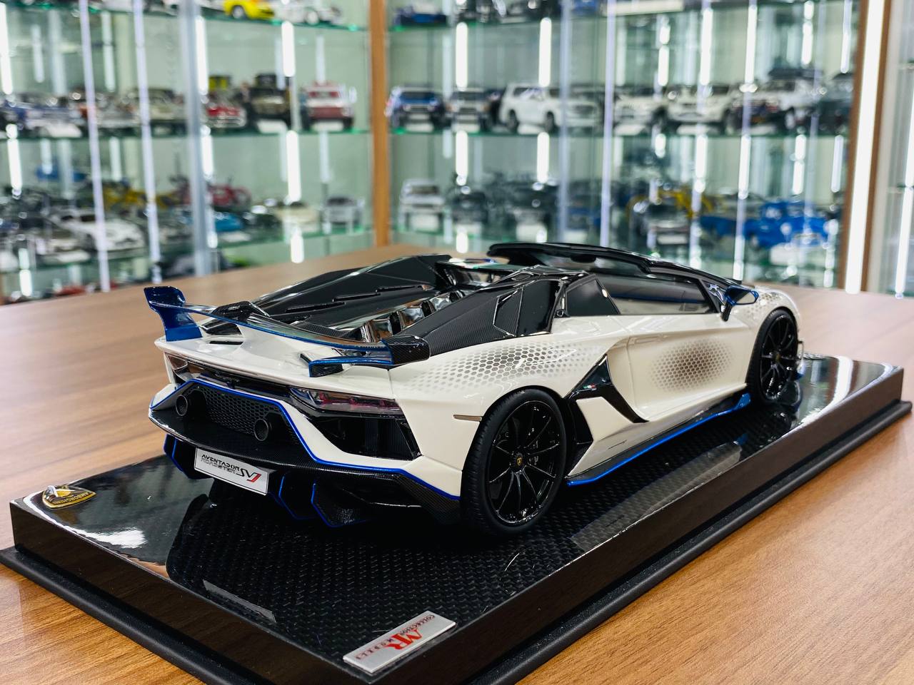 1/18 Resin Model MR Collection Lamborghini Aventador Roadster SVJ #63 White/Italy Flag