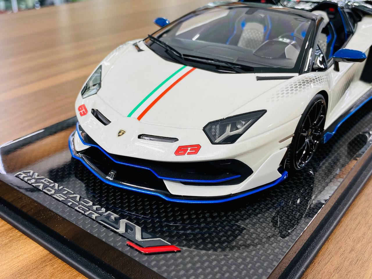 1/18 Resin Model MR Collection Lamborghini Aventador Roadster SVJ #63 White/Italy Flag