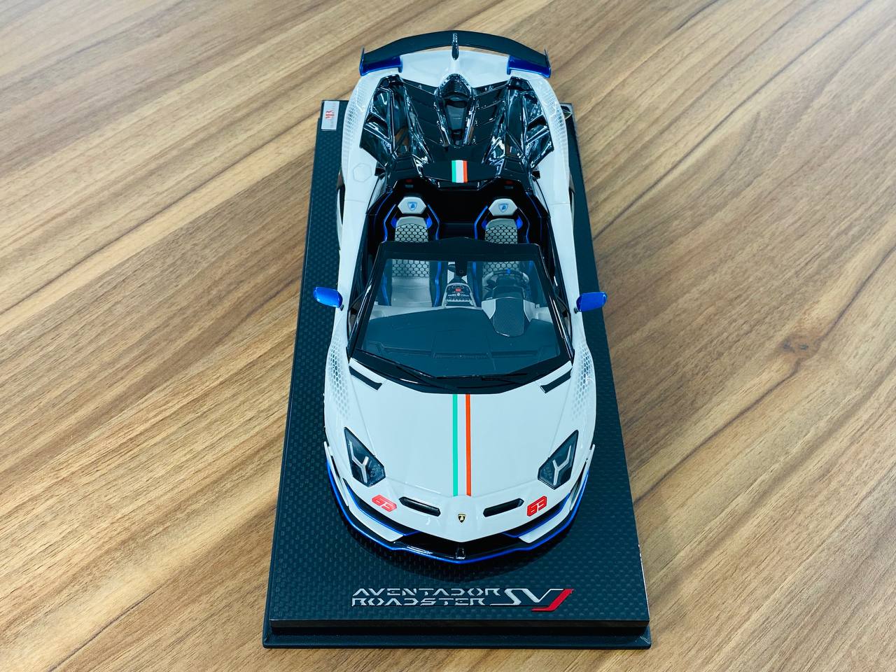 1/18 Resin Model MR Collection Lamborghini Aventador Roadster SVJ #63 White/Italy Flag