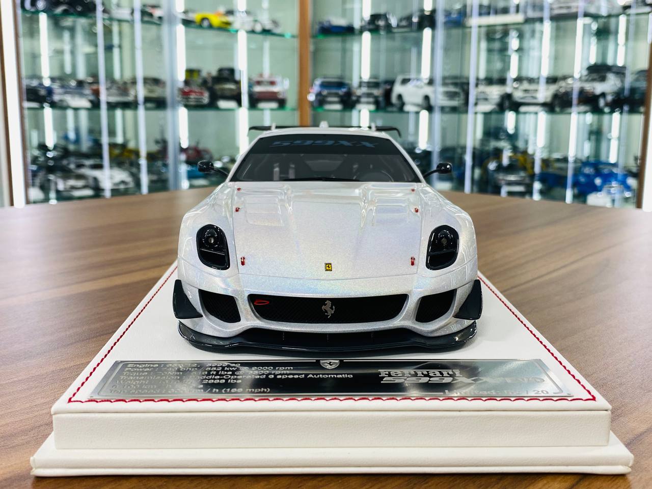 1/18 resin Davis & Giovanni Ferrari 599XX EVO Color- Pearl White Limited- 20 pcs