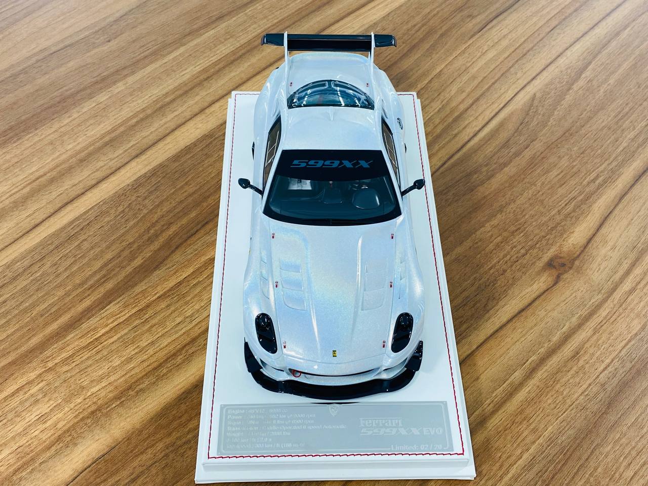 1/18 resin Davis & Giovanni Ferrari 599XX EVO Color- Pearl White Limited- 20 pcs