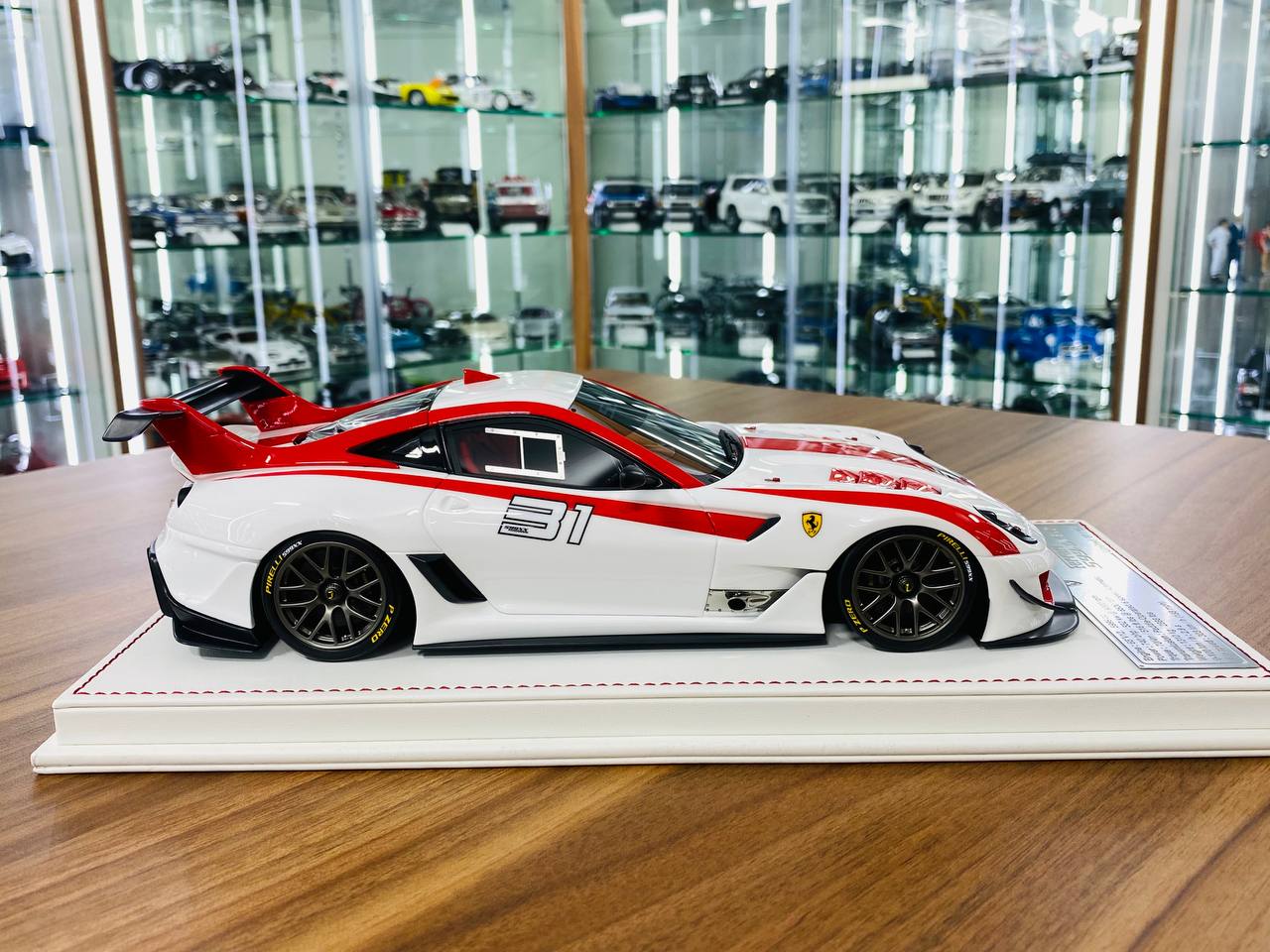 1/18 resin Davis & Giovanni Ferrari 599XX EVO #31  White / Red Limited- 15 pcs