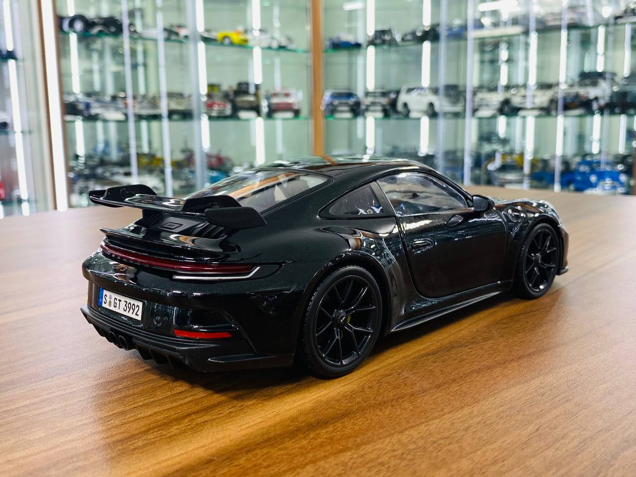 1/18 Diecast Full opening  Maisto Porsche 911 GT3 black