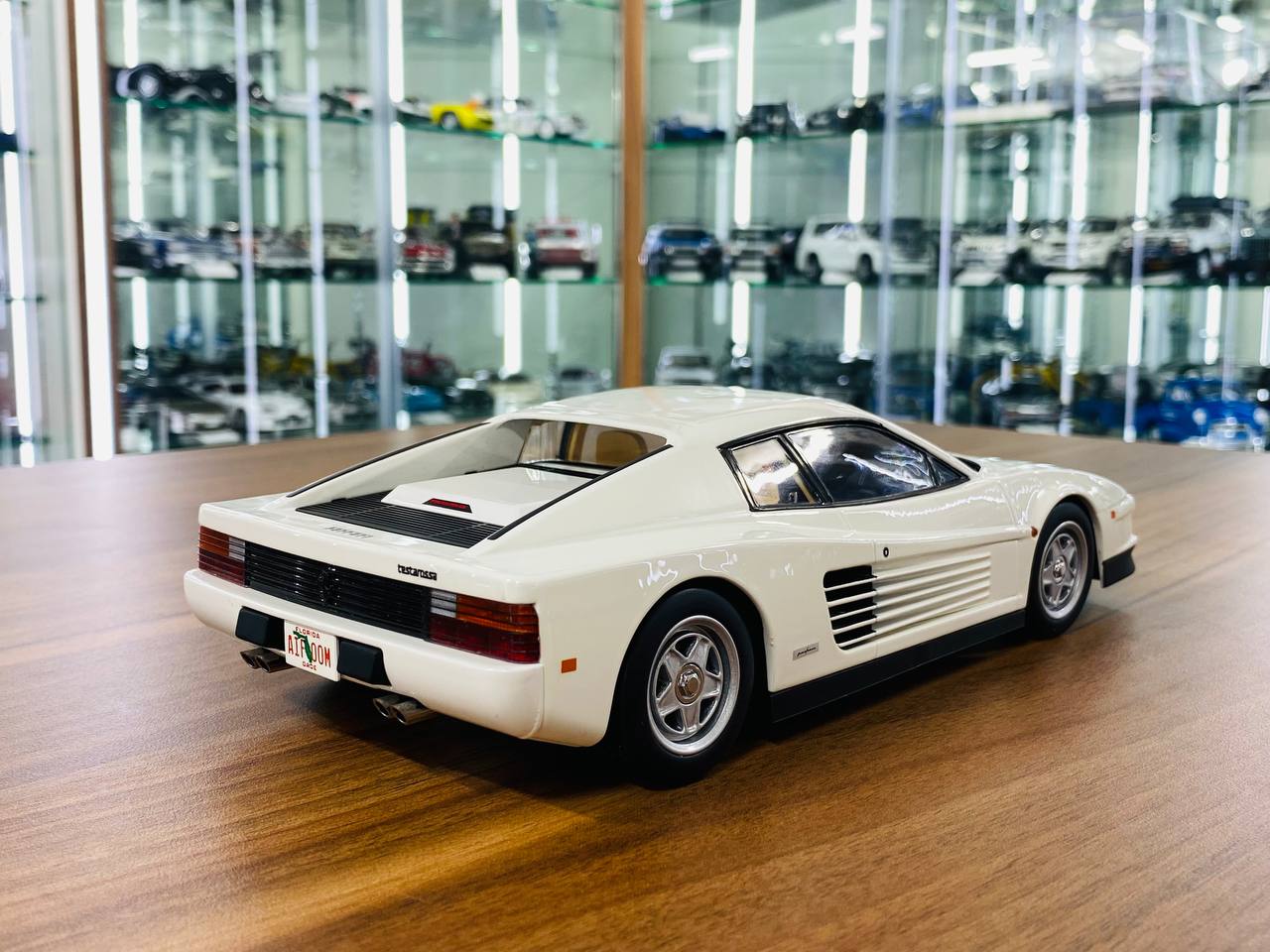 1/18 Ferrari Testarossa 1984 White by KK-Scale