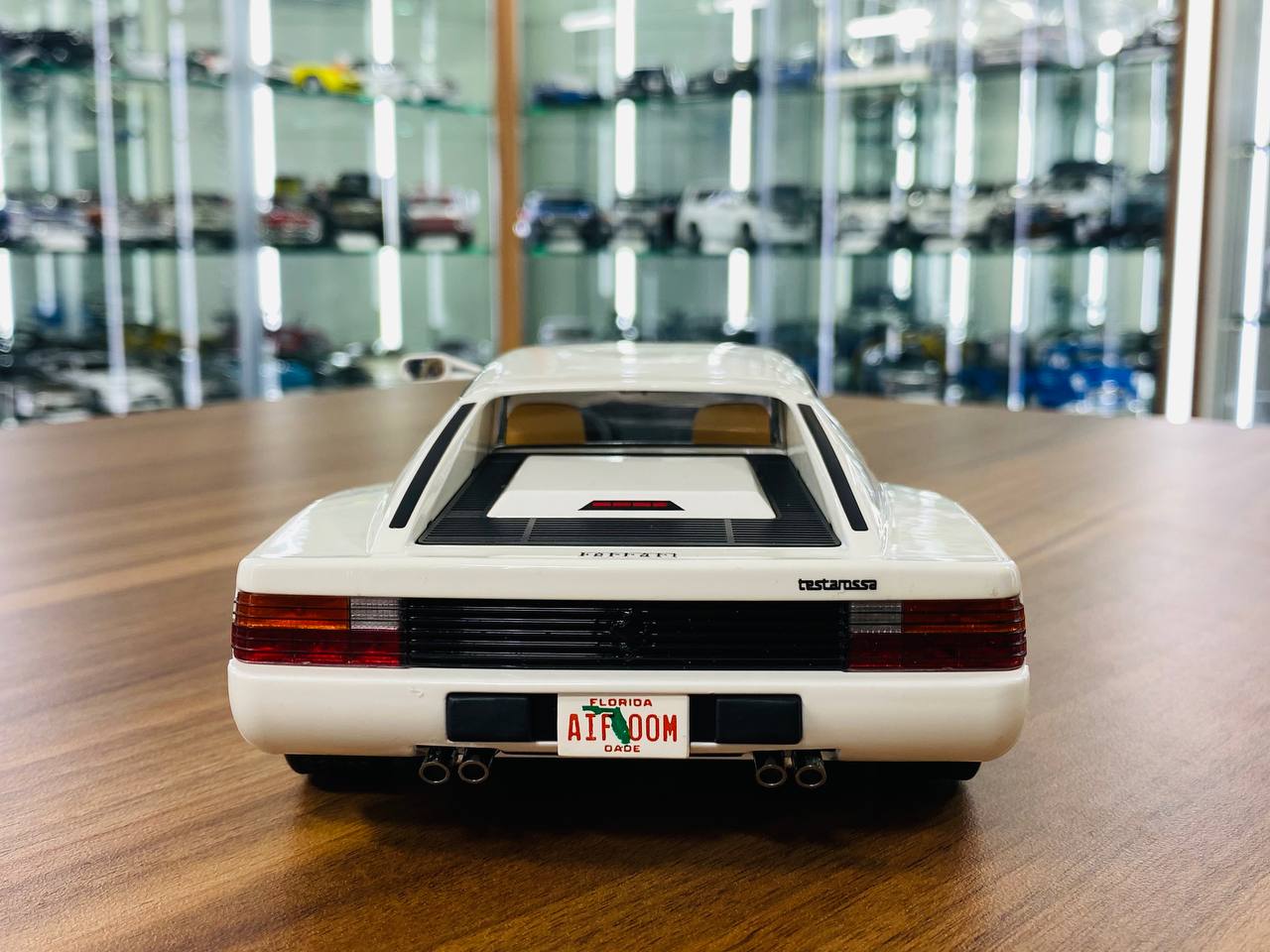 1/18 Ferrari Testarossa 1984 White by KK-Scale