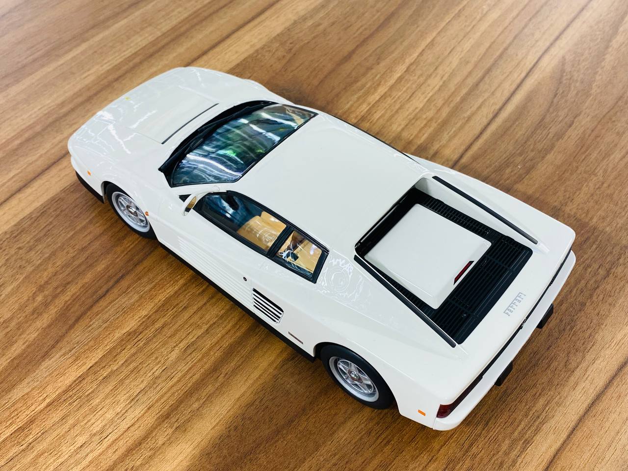 1/18 Ferrari Testarossa 1984 White by KK-Scale