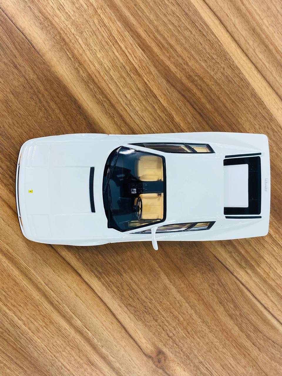 1/18 Ferrari Testarossa 1984 White by KK-Scale