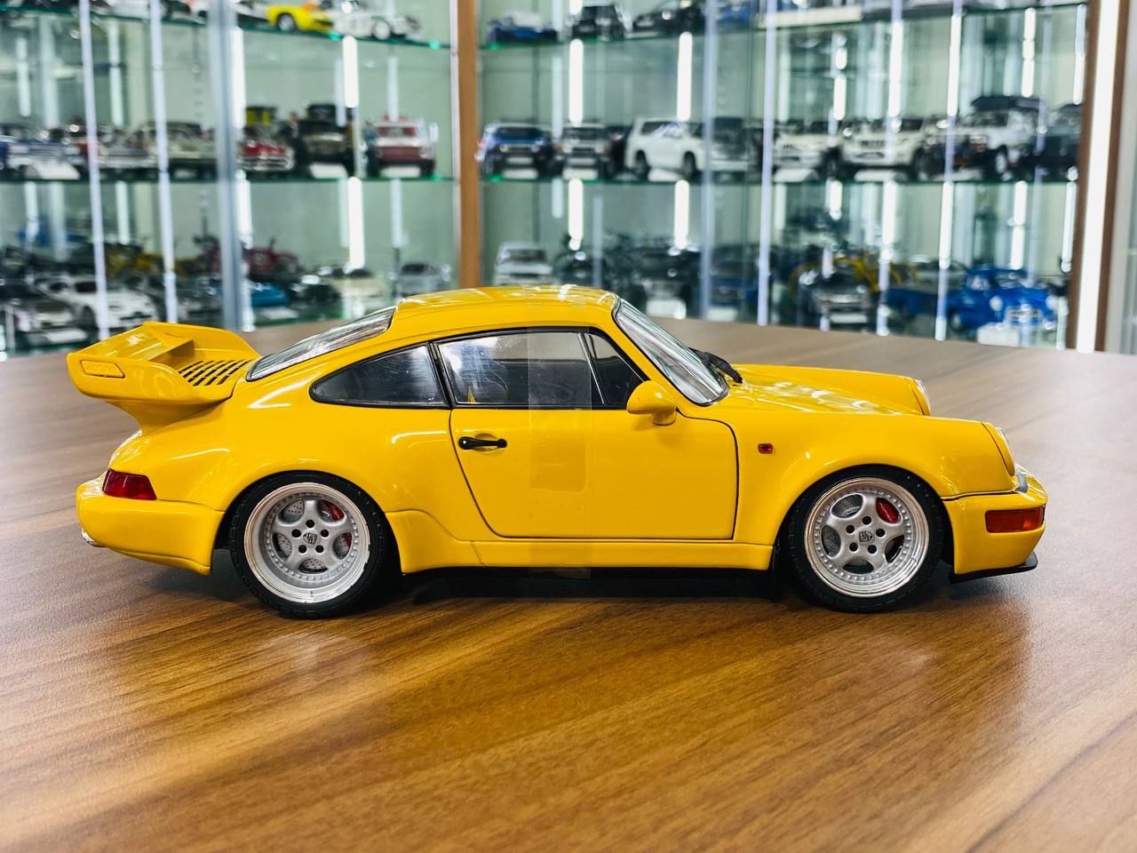 1/18 Diecast Porsche 911 3.8 RS Yellow Solido Miniature Model Car