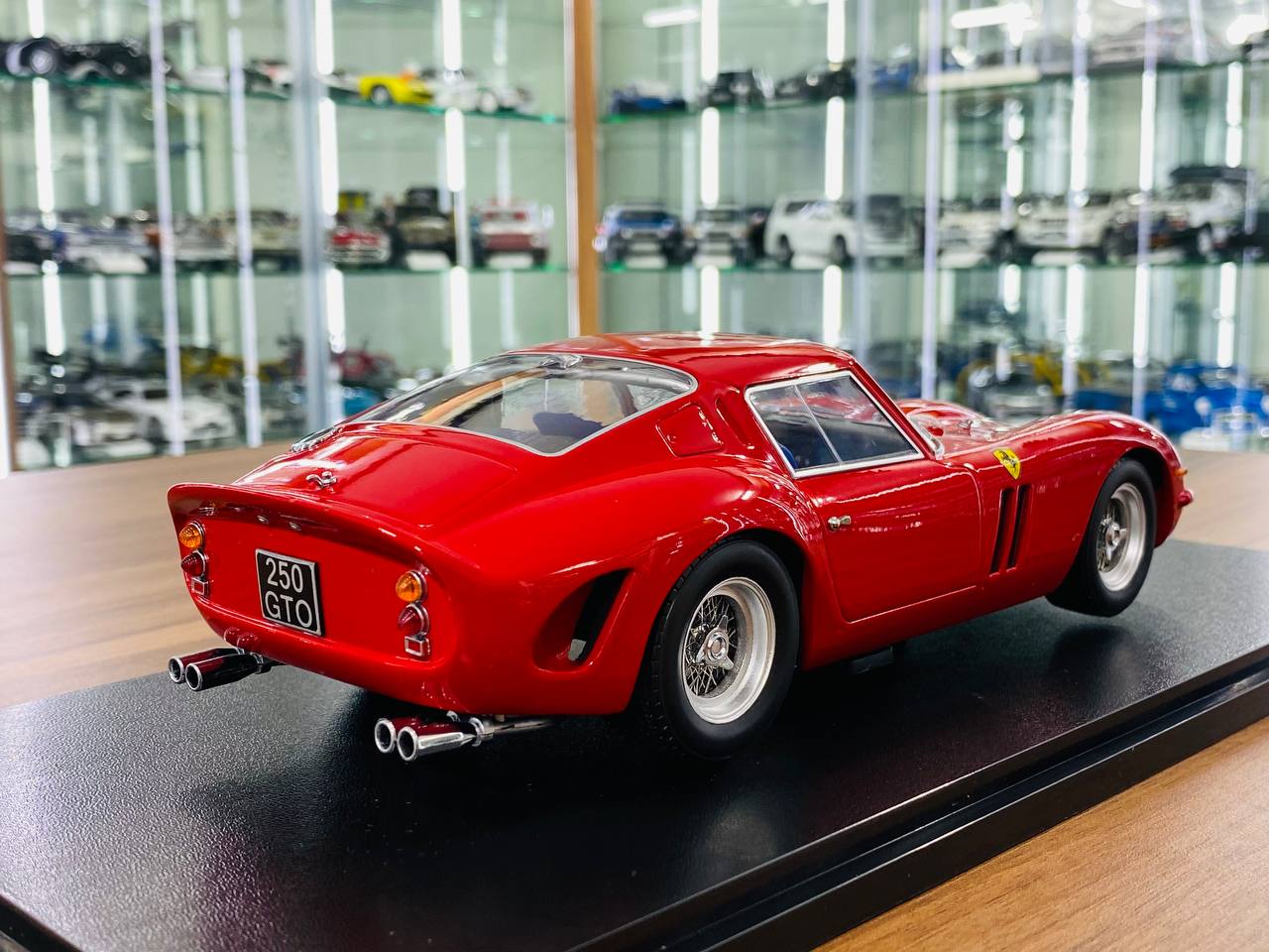 1/18 Ferrari 250 GTO Red  by KK-Scale