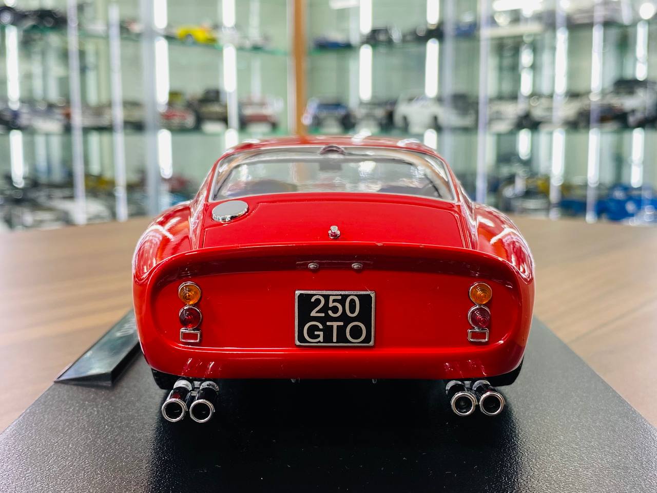 1/18 Ferrari 250 GTO Red  by KK-Scale