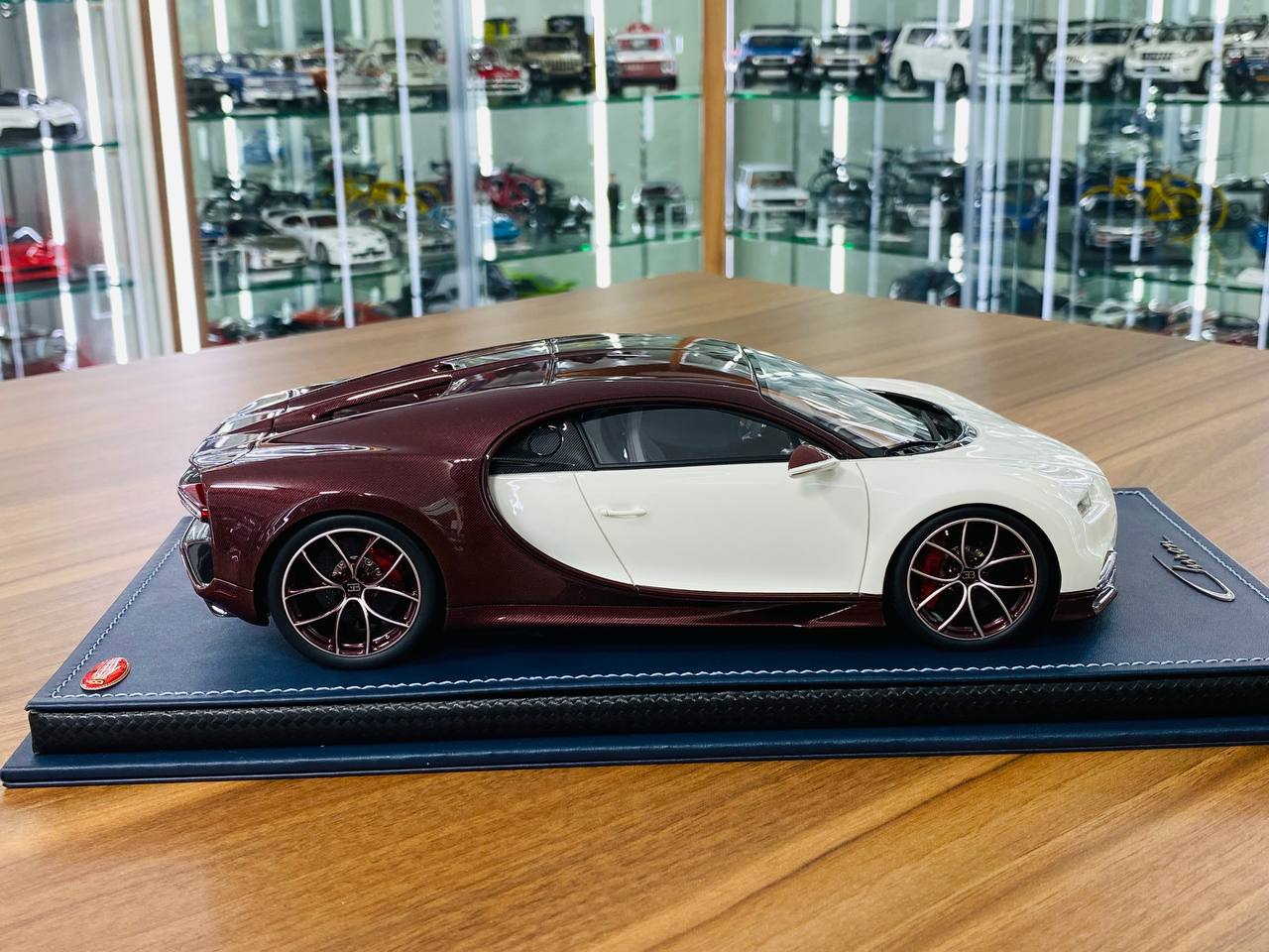 1/18 Resin | MR Collection Bugatti Chiron in Red Carbon/Glacier, Limited to 149 Pcs