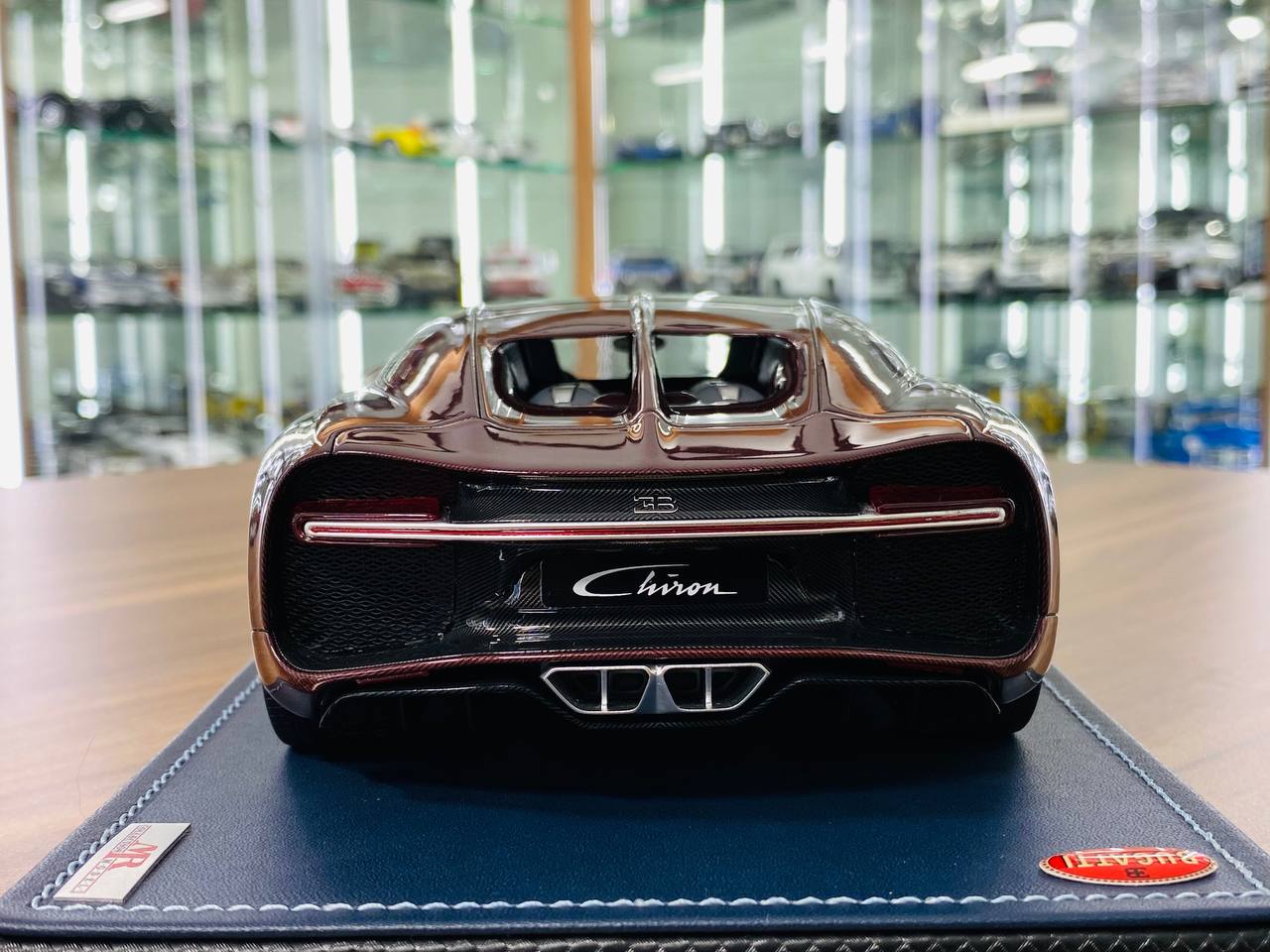 1/18 Resin | MR Collection Bugatti Chiron in Red Carbon/Glacier, Limited to 149 Pcs