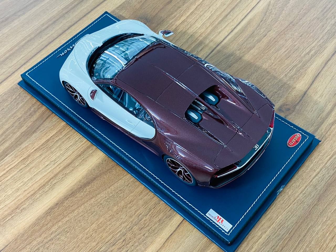 1/18 Resin | MR Collection Bugatti Chiron in Red Carbon/Glacier, Limited to 149 Pcs