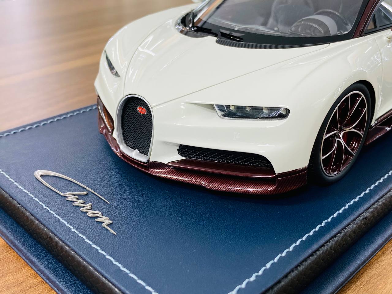 1/18 Resin | MR Collection Bugatti Chiron in Red Carbon/Glacier, Limited to 149 Pcs