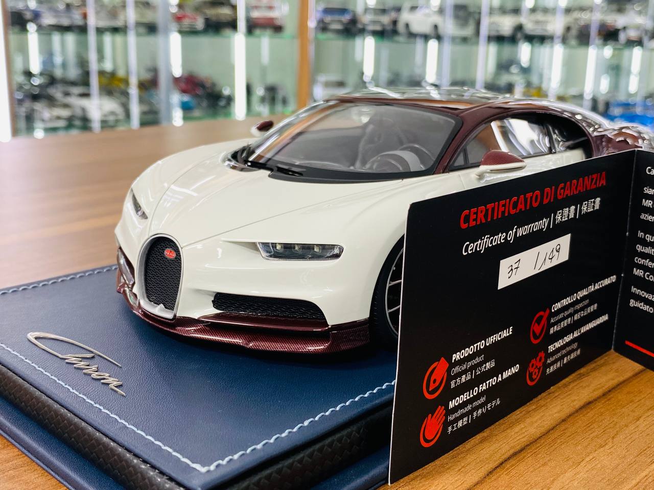 1/18 Resin | MR Collection Bugatti Chiron in Red Carbon/Glacier, Limited to 149 Pcs