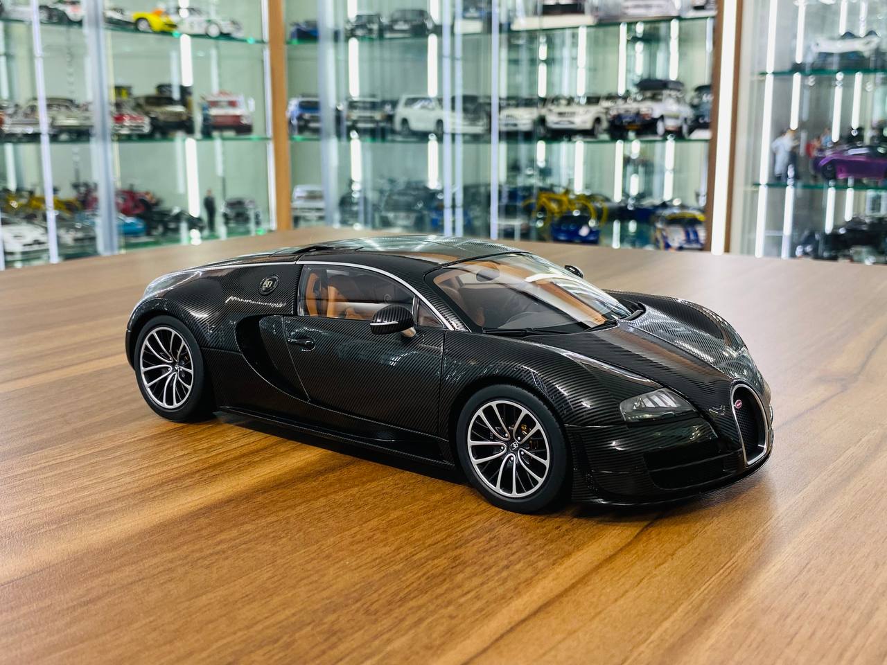 1/18 Diecast AutoArt Bugatti Veyron 16.4 Super Sport in Black Carbon