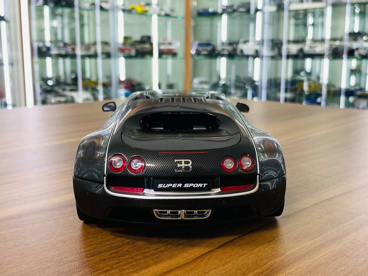 1/18 Diecast AutoArt Bugatti Veyron 16.4 Super Sport in Black Carbon