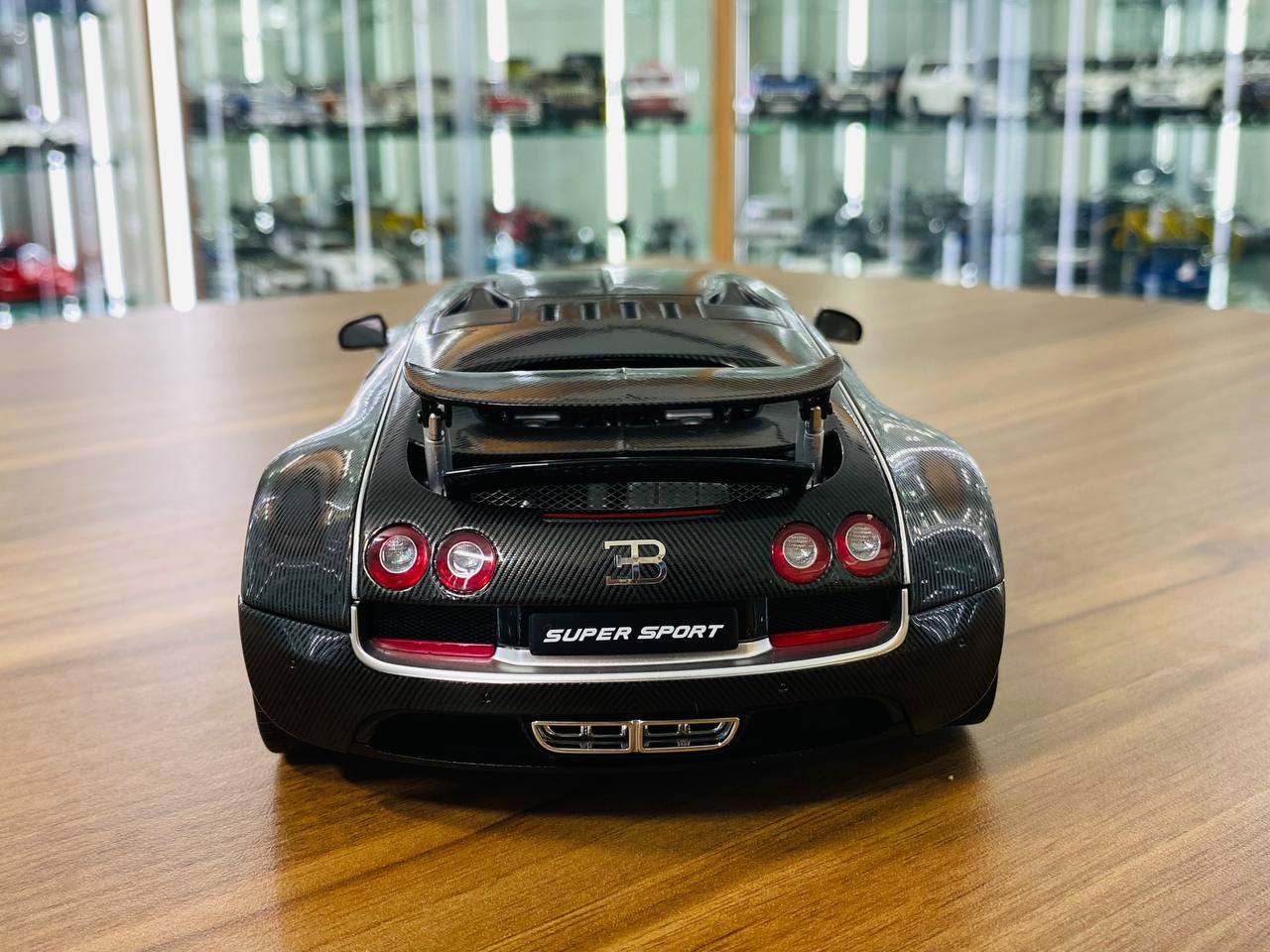 1/18 Diecast AutoArt Bugatti Veyron 16.4 Super Sport in Black Carbon