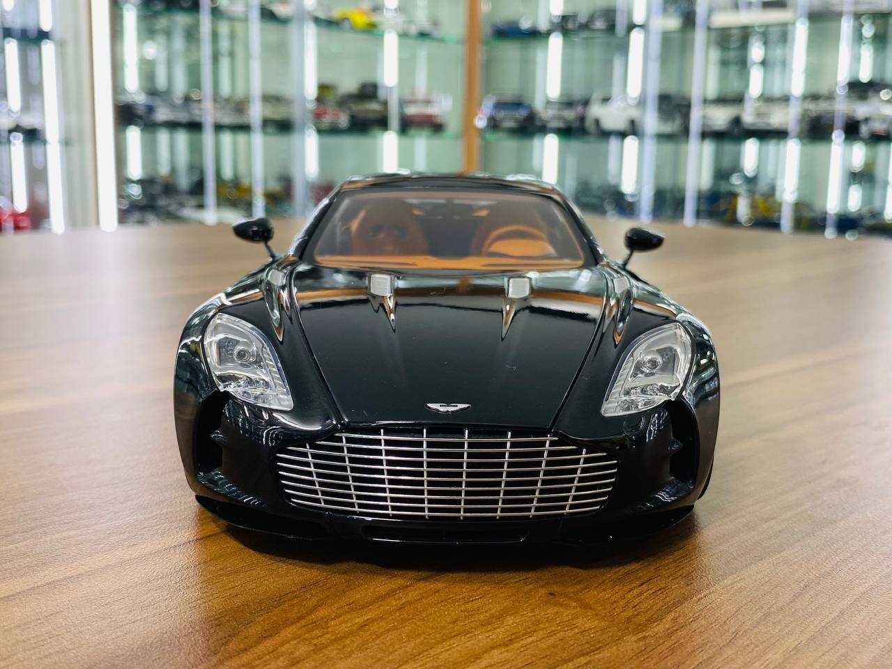 1/18 Diecast AutoArt Aston Martin One-77 in Black