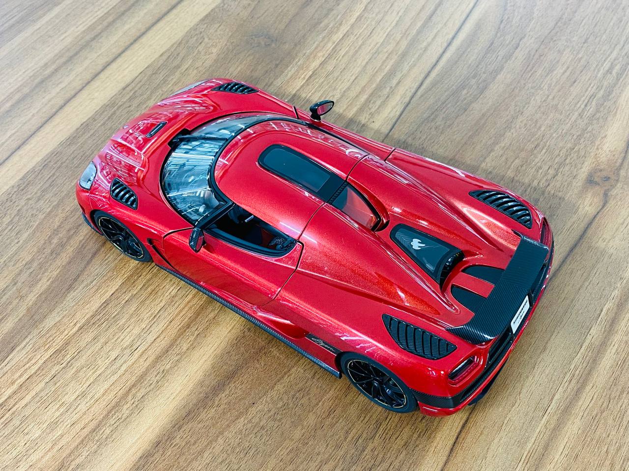 1/18 Diecast AutoArt Koenigsegg Agera in Red