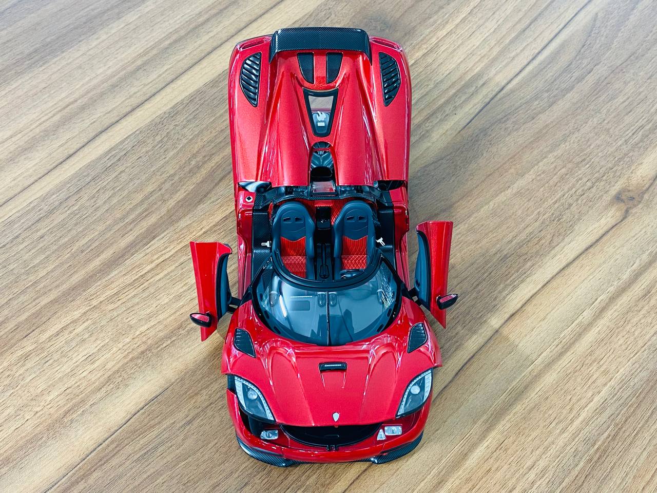 1/18 Diecast AutoArt Koenigsegg Agera in Red