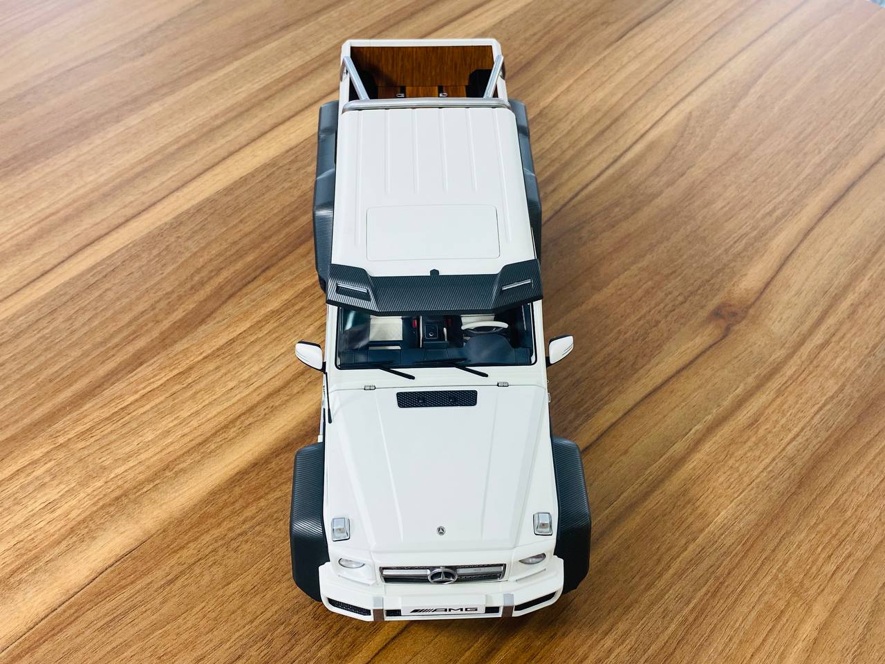 1/18 Diecast AutoArt Mercedes Benz G 63 AMG 6x6 in White (Full Opening)