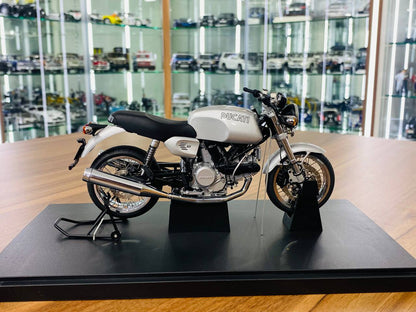 1/18 Diecast AutoArt Ducati GT 1000 in Silver