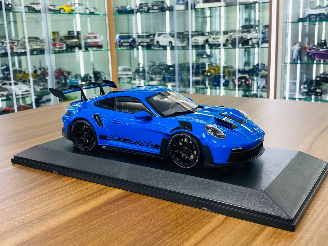 1/18 Diecast Minichamps Porsche 911 (992) GT3 RS 2023 in Blue