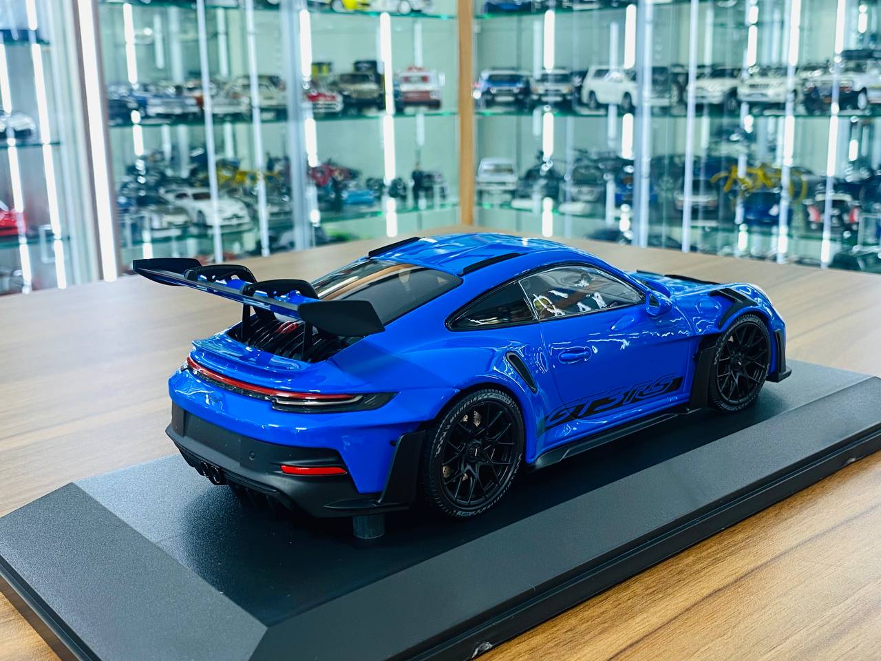 1/18 Diecast Minichamps Porsche 911 (992) GT3 RS 2023 in Blue