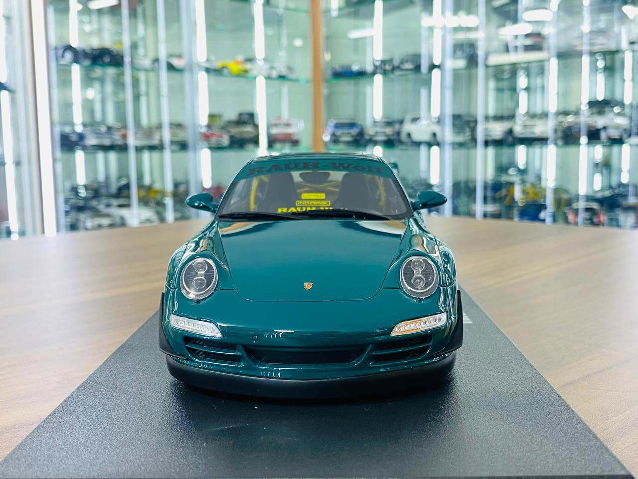 1/18 Resin GT Spirit Porsche RWB SYUNKASHUTO in Green - Limited Edition