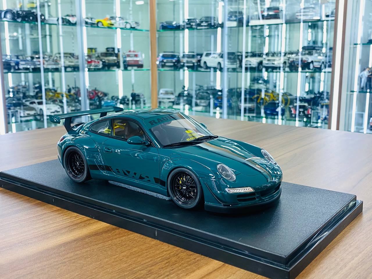 1/18 Resin GT Spirit Porsche RWB SYUNKASHUTO in Green - Limited Edition