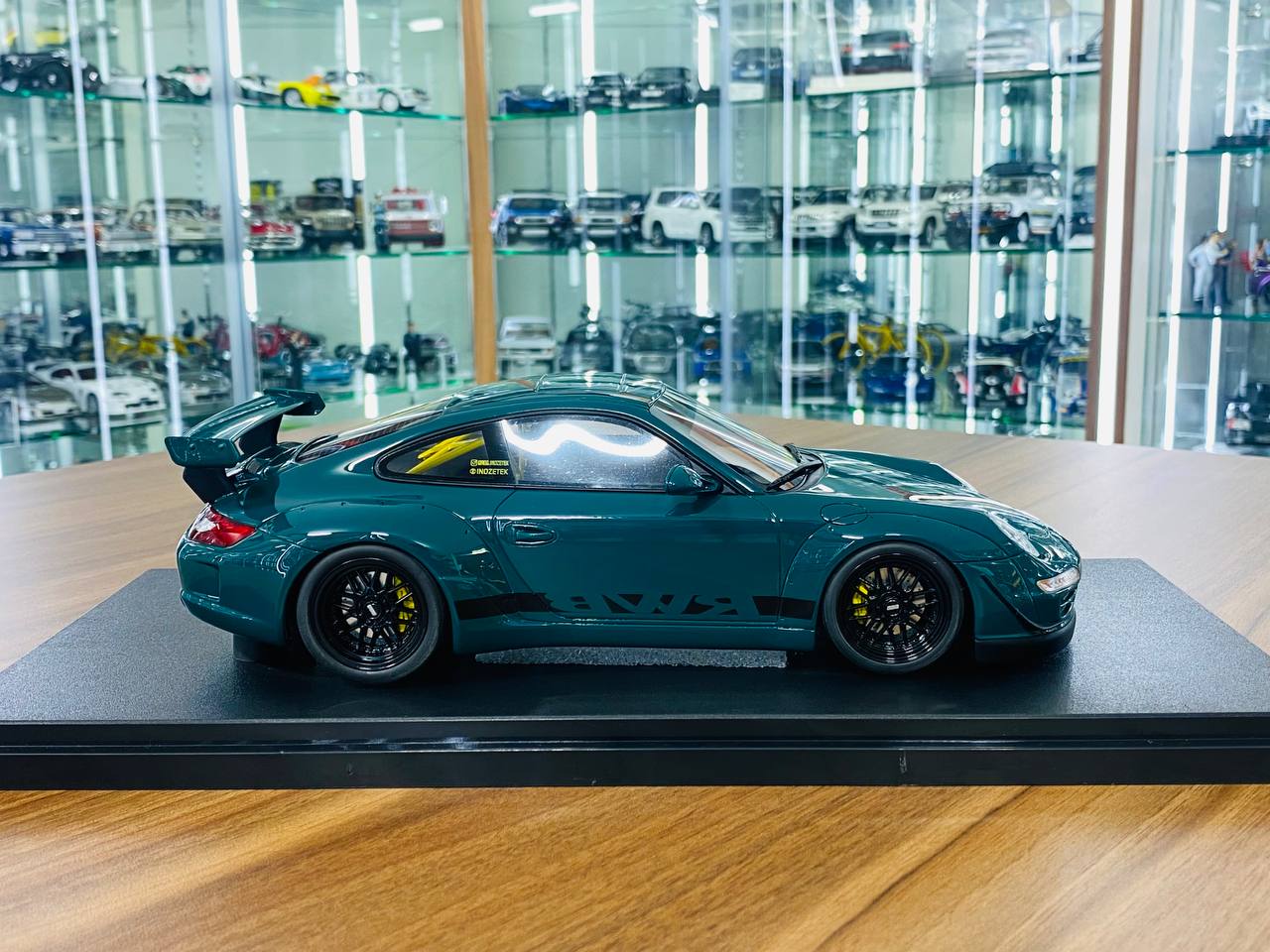 1/18 Resin GT Spirit Porsche RWB SYUNKASHUTO in Green - Limited Edition