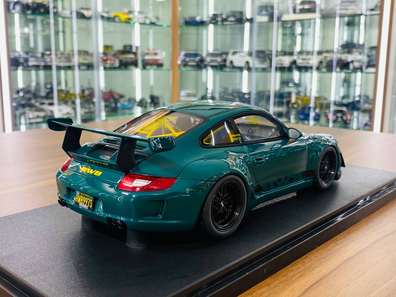 1/18 Resin GT Spirit Porsche RWB SYUNKASHUTO in Green - Limited Edition