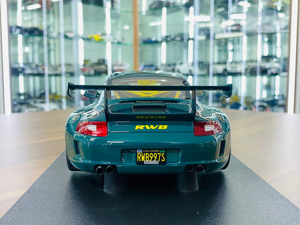 1/18 Resin GT Spirit Porsche RWB SYUNKASHUTO in Green - Limited Edition