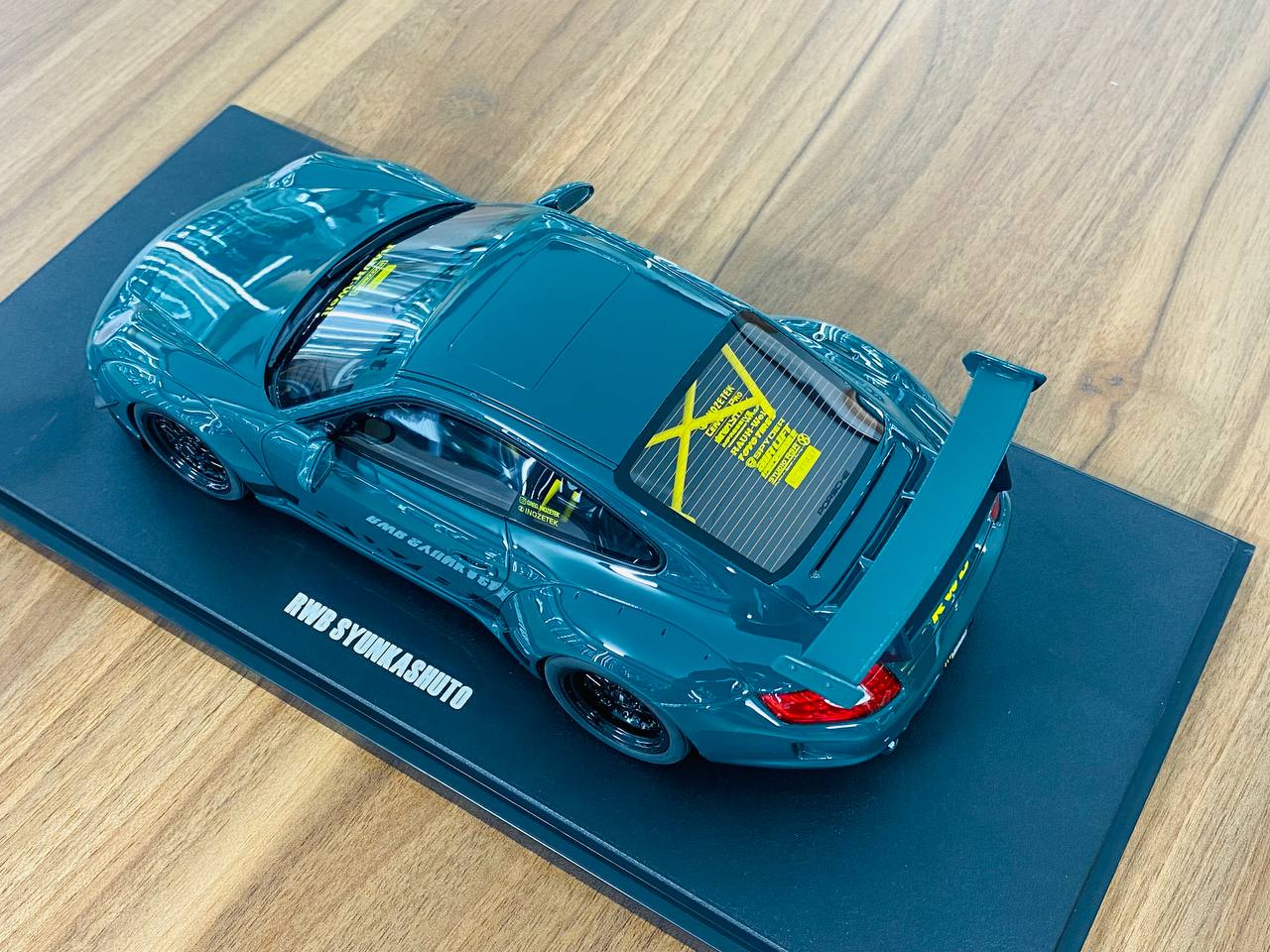 1/18 Resin GT Spirit Porsche RWB SYUNKASHUTO in Green - Limited Edition