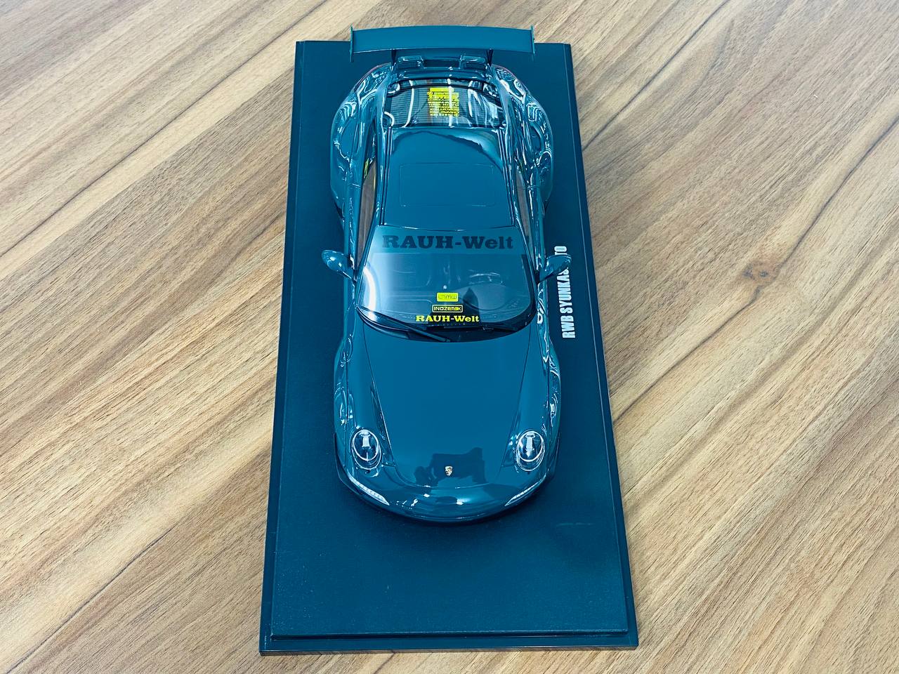 1/18 Resin GT Spirit Porsche RWB SYUNKASHUTO in Green - Limited Edition