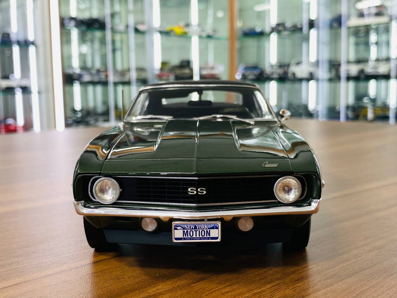 1/18 Diecast Model - Highway 61 Chevrolet Camaro SS 1969 in Fathom Green, Full Opening